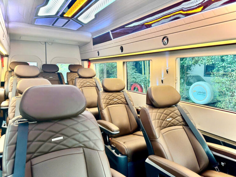 DCar Ford Transit 9 Seats 4